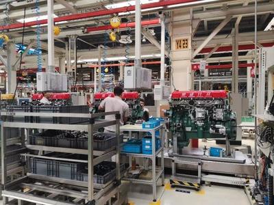 110秒下線1臺(tái)發(fā)動(dòng)機(jī) 國內(nèi)首個(gè)重型發(fā)動(dòng)機(jī)智能制造工廠軟件開發(fā)鑄就國際競爭力